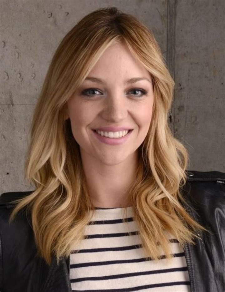 Abby Elliott Bio (Wiki) 