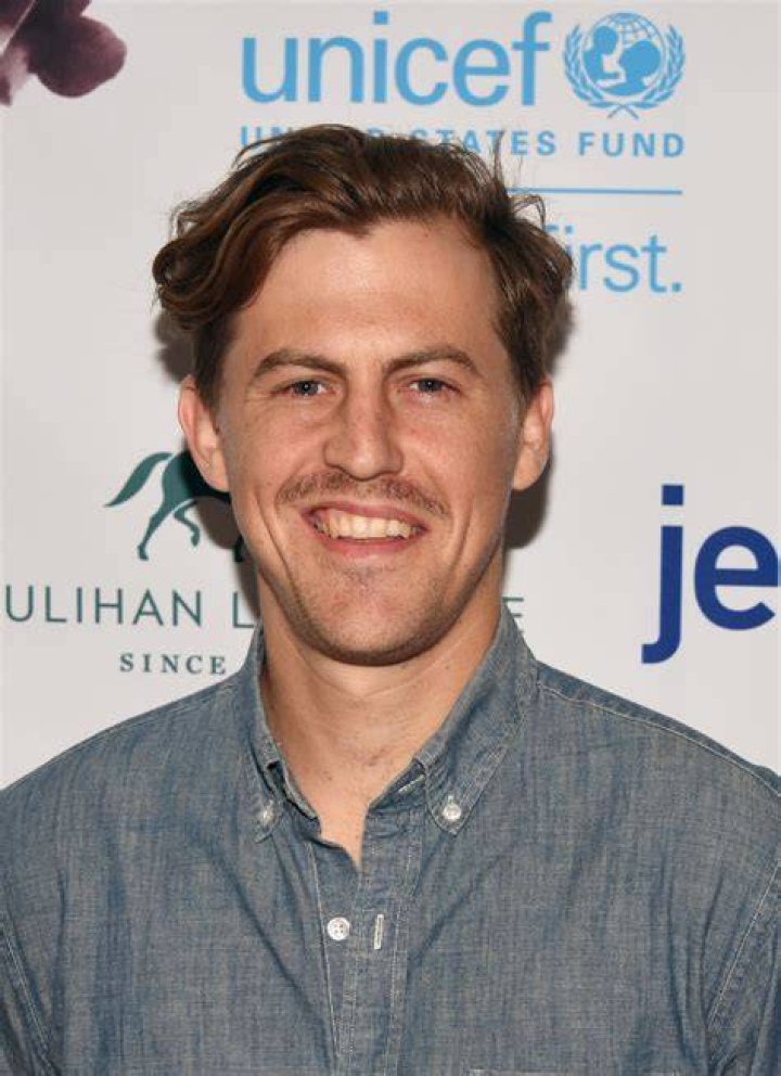Alex Moffat Bio (Wiki) 