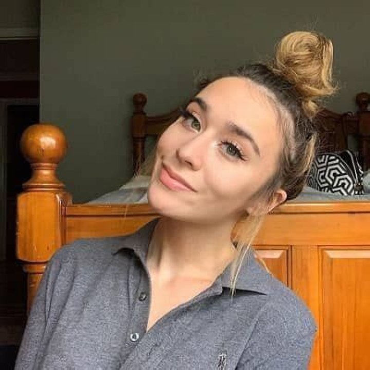 Amber Van Pelt Bio (Wiki) 