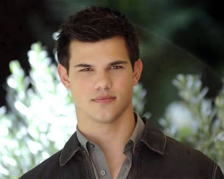 American actror: Taylor Lautner, beloved, crush and hence dated famous celebs American actror: Taylor Lautner, beloved, crush and hence dated famous celebs