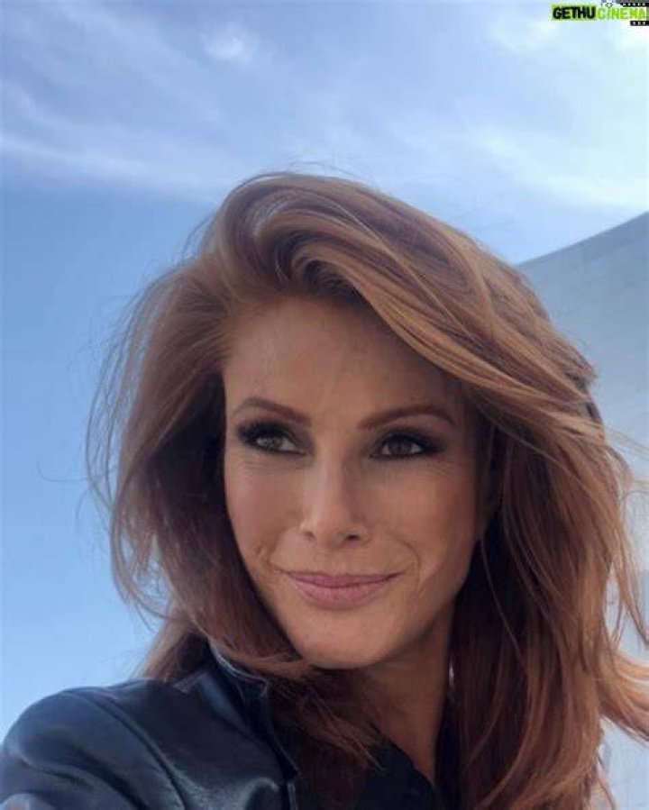 Angie Everhart Bio (Wiki) 
