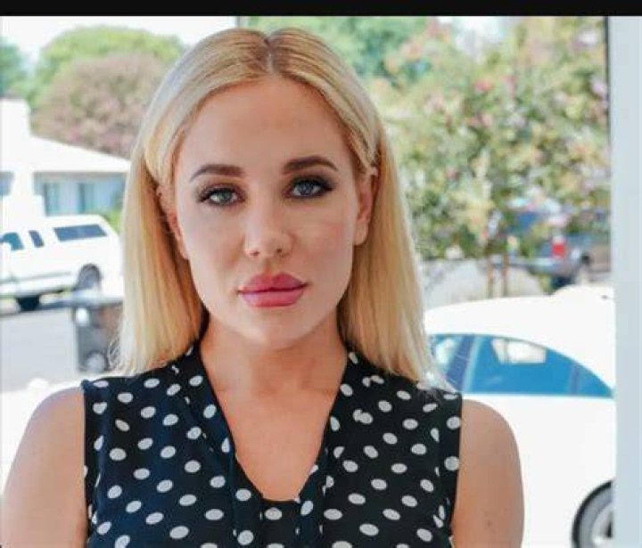 Anna Bond - Age, Family, Bio
