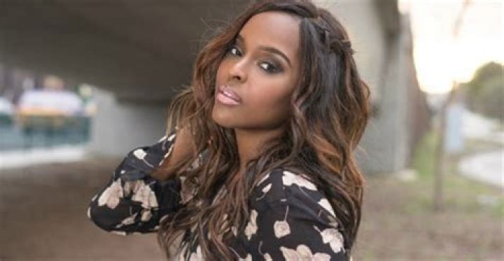 Antoinette Robertson Bio (Wiki) 
