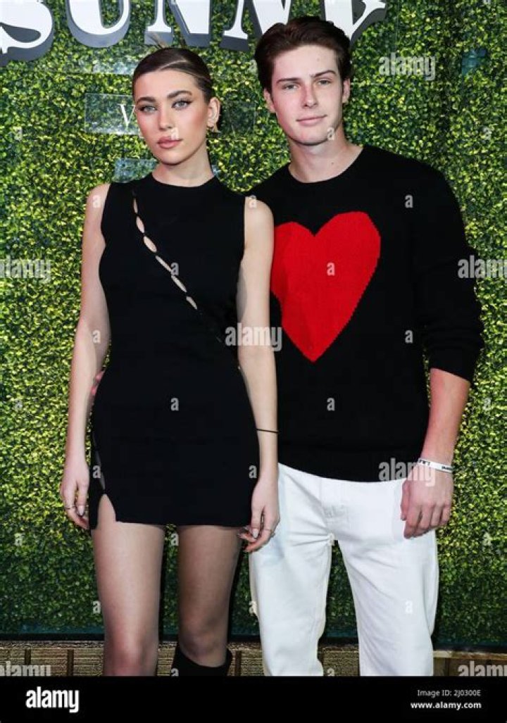 Split alert! TikTok stars Blake Gray announced his split with Amelie Zilber after two years of dating Blake Gray and Amelie Zilber have split up after two years of dating