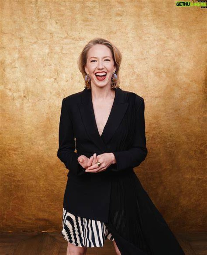 Carrie Coon Bio (Wiki) 