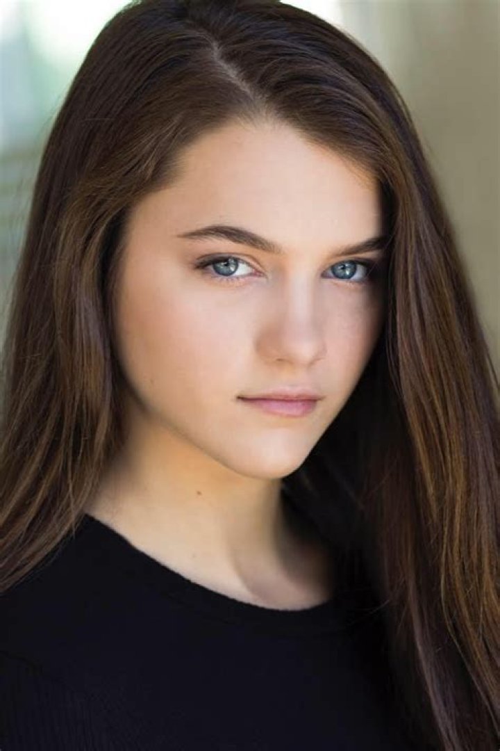 Chloe East Bio (Wiki) 