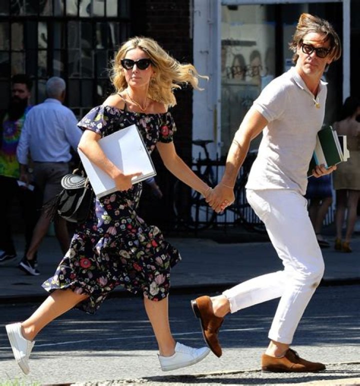 Chris Pine is reportedly single, he & Annabelle Wallis split ‘a few months’ ago??