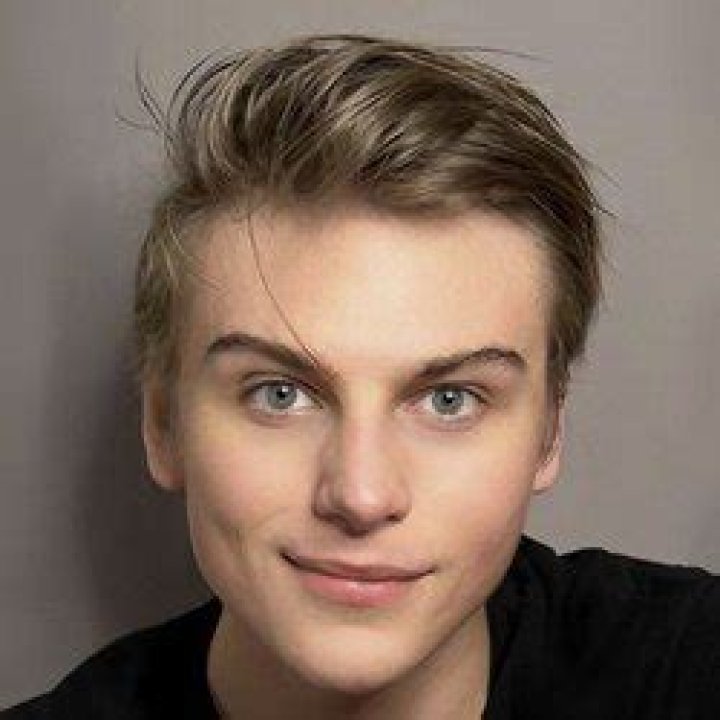 Connor DeWolfe - Age, Family, Bio