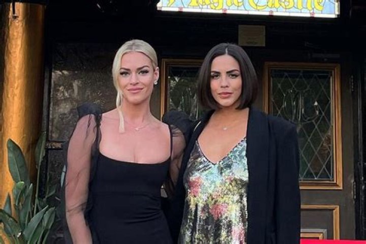 Dayna Kathan shared her hilarious makeup tutorial in quarantine! Who is she dating? Dayna Kathan broke up with boyfriend Max Boyens