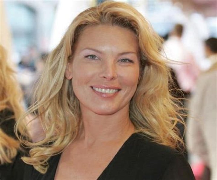 Deborah Kara Unger Bio (Wiki) 