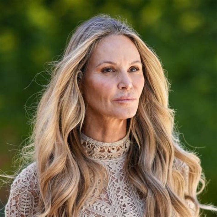 Elle MacPherson photo 3