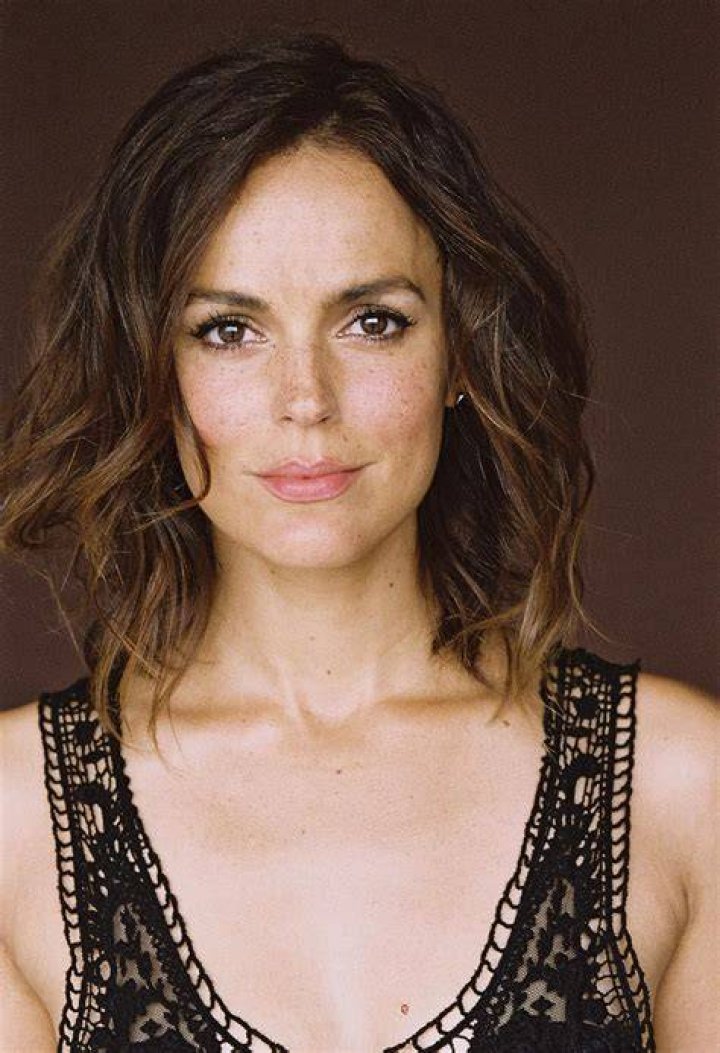 Erin Cahill Bio (Wiki) 