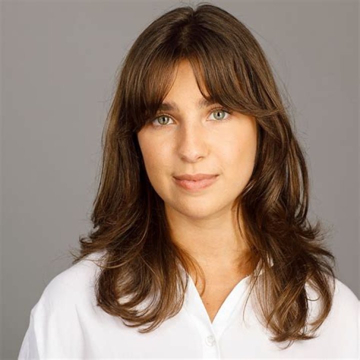  Halle Burns