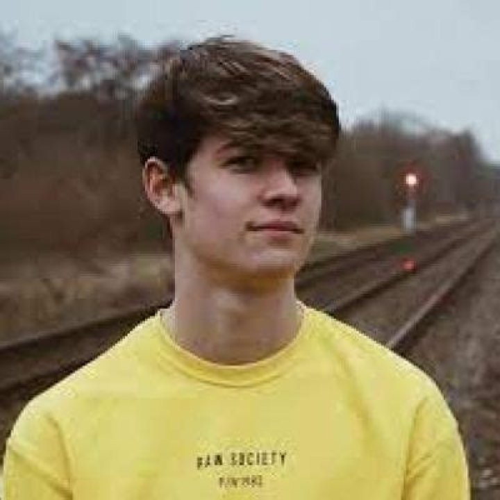 Harvey Mills Bio (Wiki) 