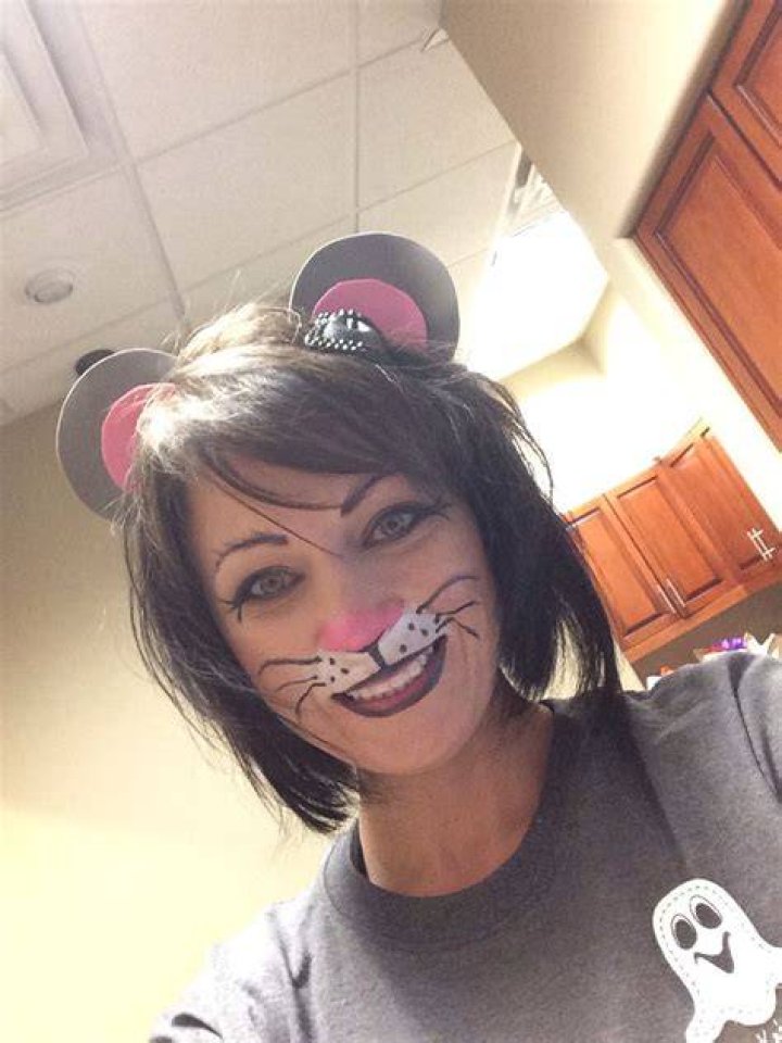 How do you face paint a mouse?