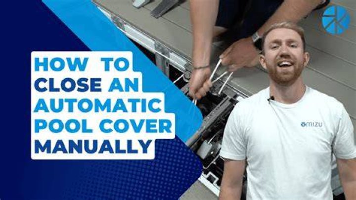 How do you open a pool cover manually?