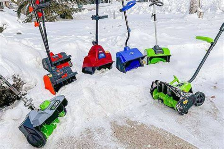 How does an electric snow shovel work?