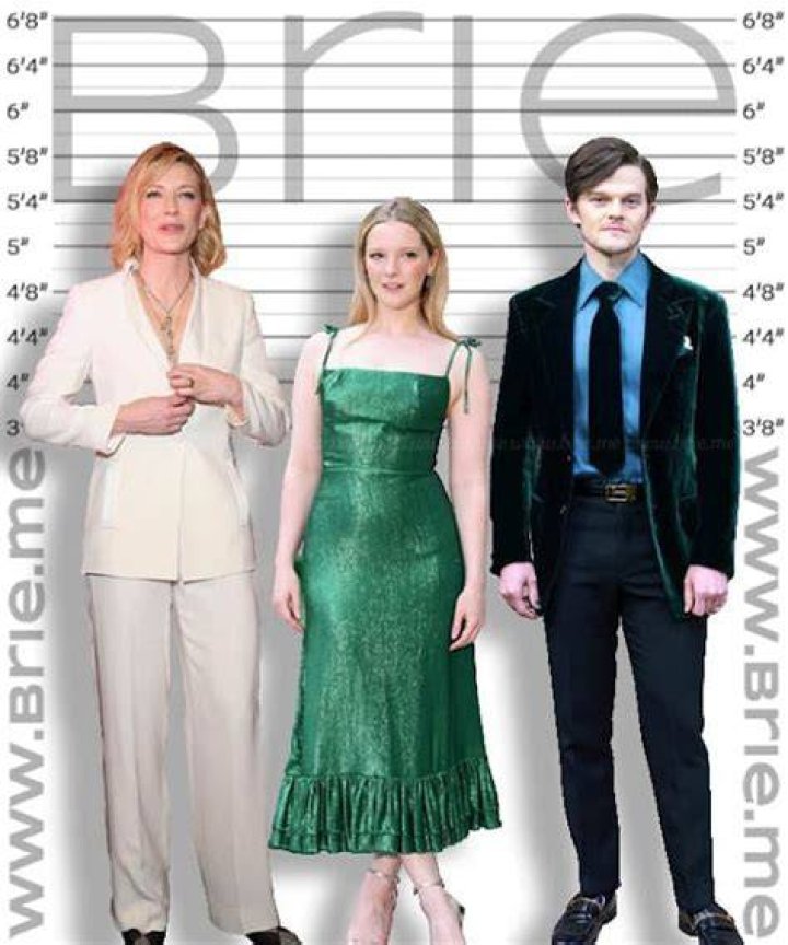 How tall is Morfydd Clark?