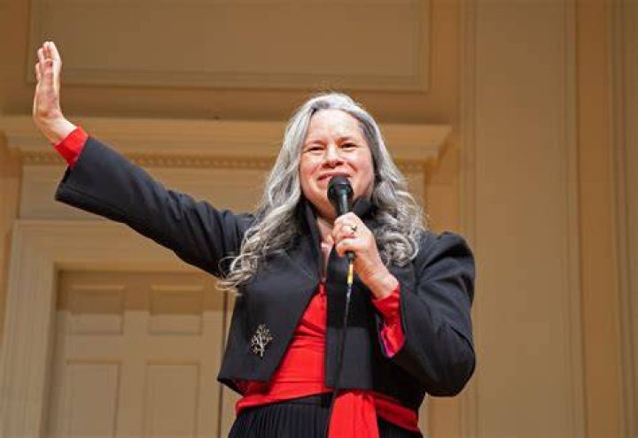 How tall is Natalie Merchant?
