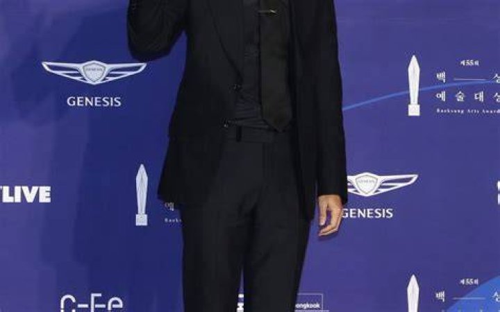 Hyun Bin Net Worth - Wiki, Age, Weight and Height, Relationships, Family, and More