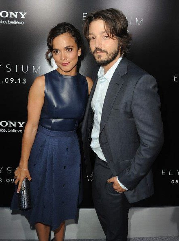Is Alice Braga married?