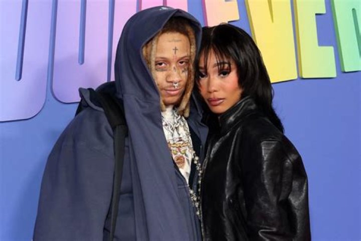 Is Coi Leray a lesbian?