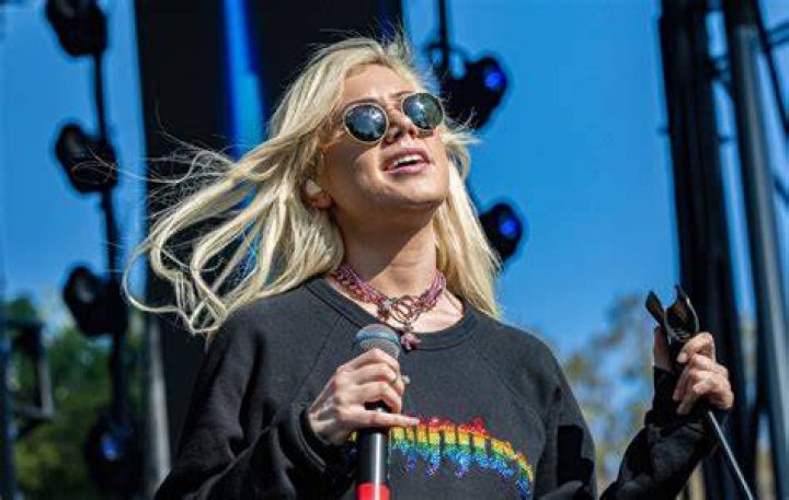 Is Slayyyter trans?