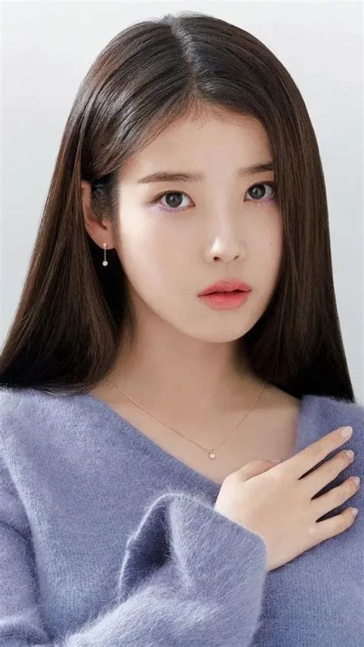 IU (Lee Ji-Eun) Bio (Wiki) 