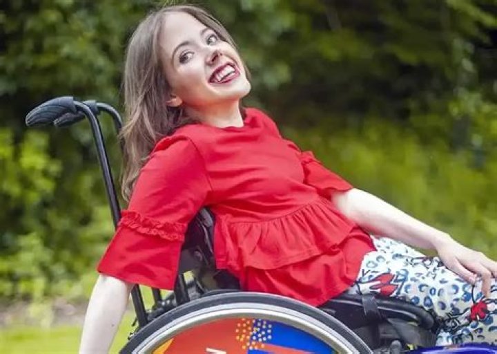 Izzy Keane - Age, Family, Bio