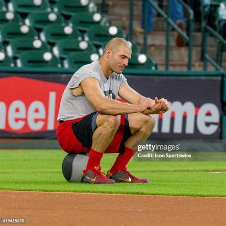 Joey Votto working out in a gym