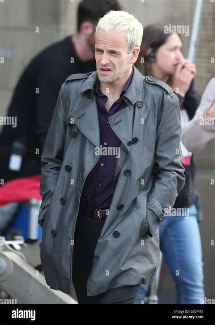 Jonny Lee Miller photo 2