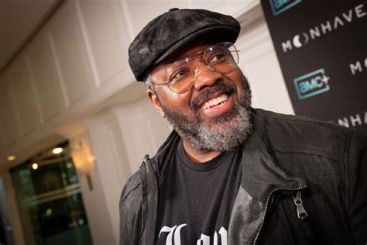 Kadeem Hardison wearing cap and sunglass.