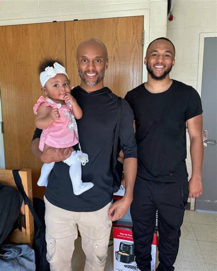 Kenny Lattimore Jr. took a picture out in the yard.