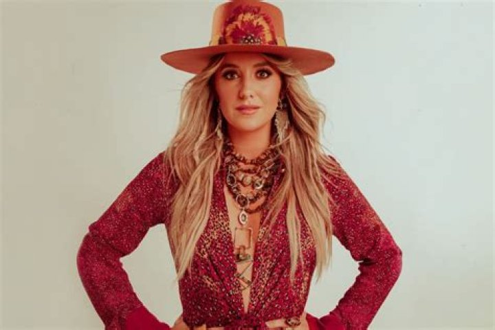 Lainey Wilson photo