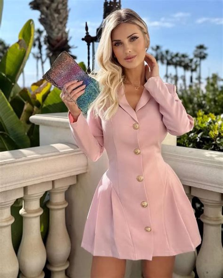 Leanna Bartlett Bio (Wiki) 