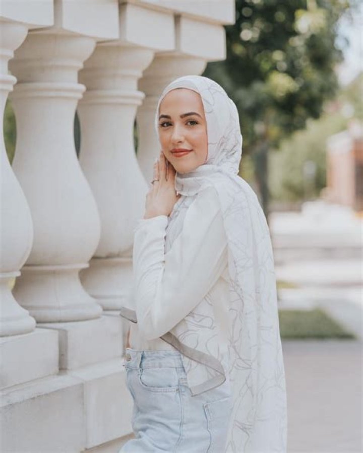  Leena Snoubar
