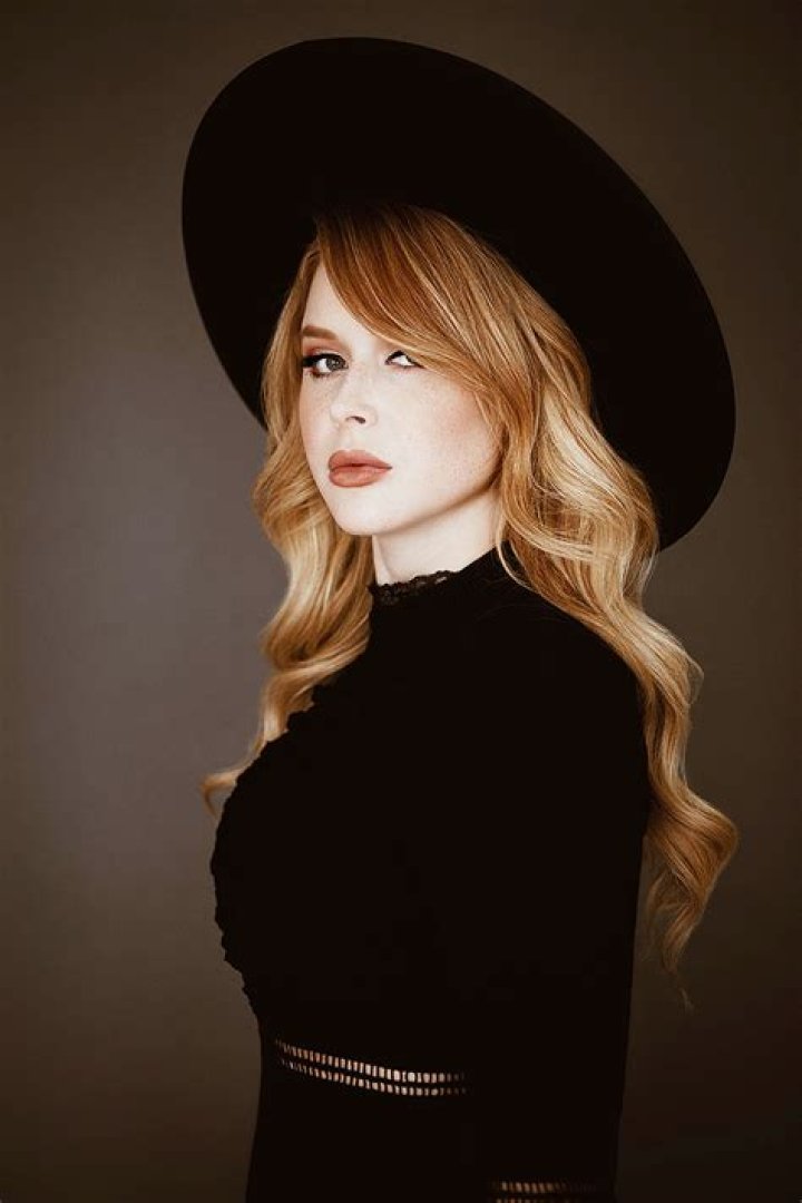Renee Olstead photo 2