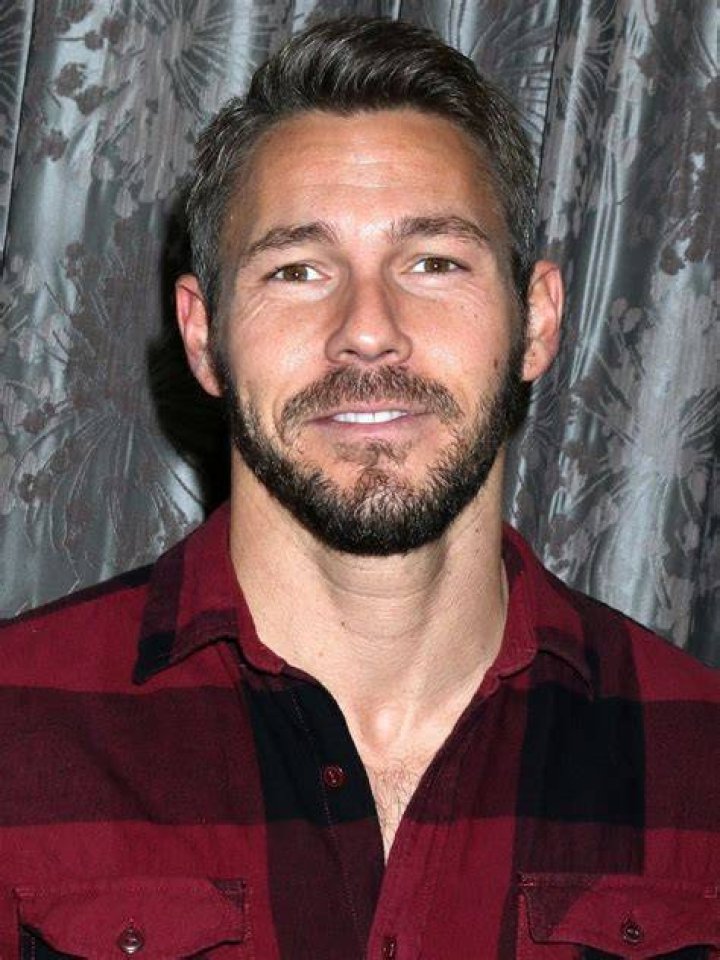 Scott Clifton Bio (Wiki) 