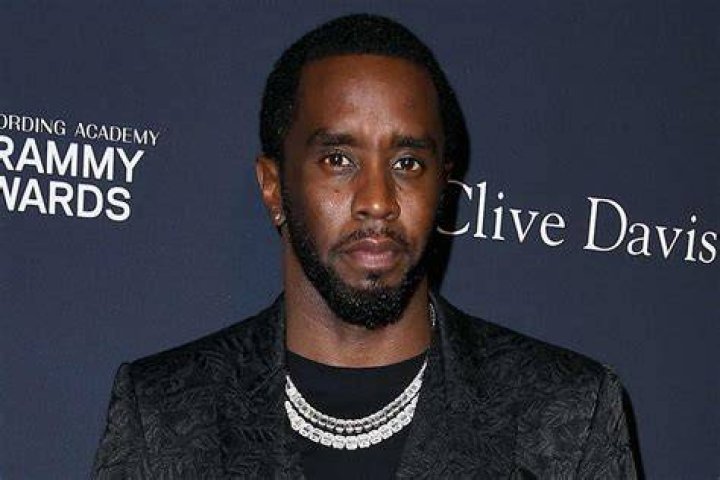 The talented model, Kim Porter defends her ex, Diddy’s ‘Dad Bod’! She says that Diddy is just healthy! sean-combs