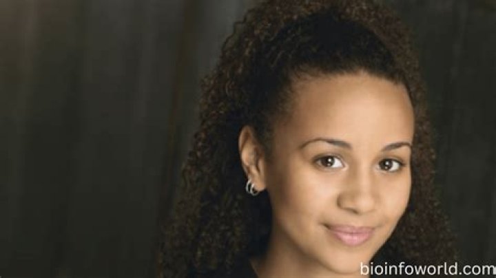Shadia Simmons Bio (Wiki) 