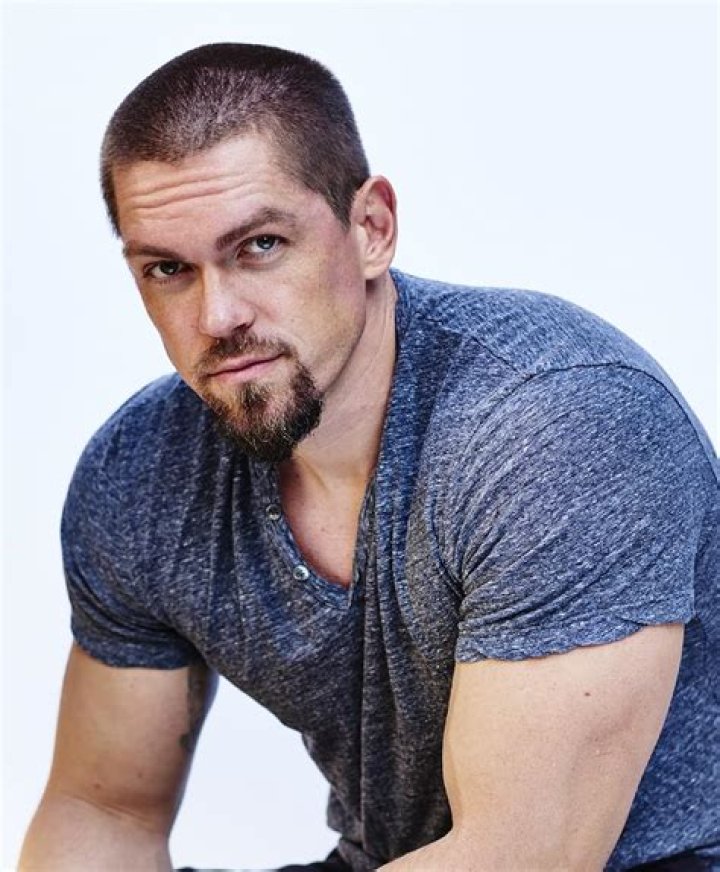 Steve Howey Bio (Wiki) 