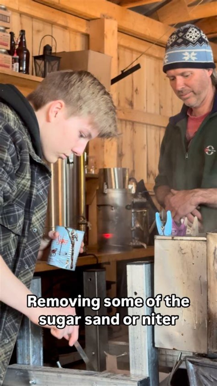What causes Niter in maple syrup?