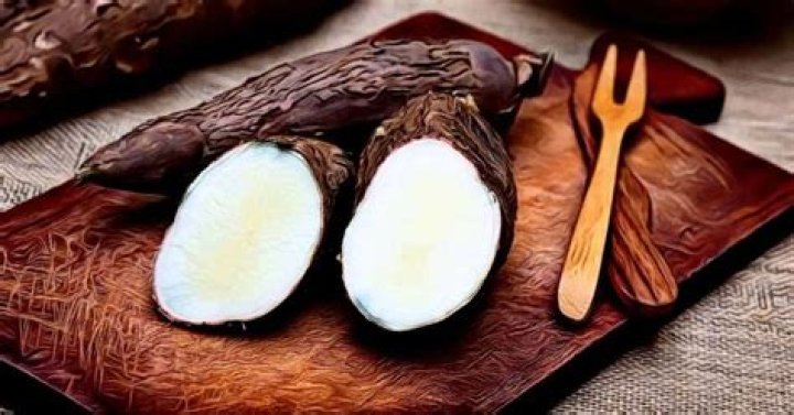 What does a yuca taste like?