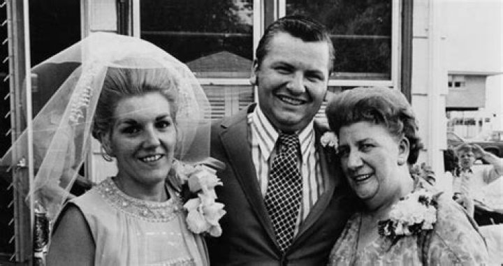 Who Are Carole Hoff Daughters?