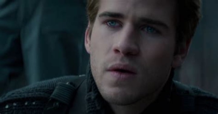 Who dies in the Mockingjay?