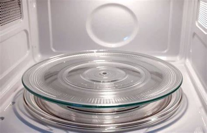 Why is my microwave turntable not turning?