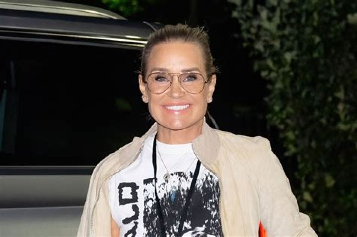 Yolanda Hadid: Starting her own show “Model Moms”; Helping the aspiring Teen Models to achieve Dreams!! Also about her guidance on Gigi and Bella Hadid!!! Yolanda Hadid